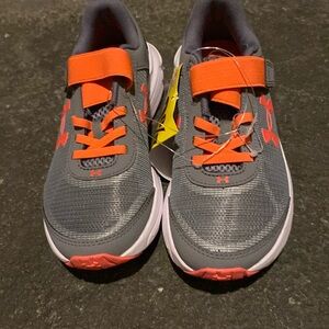 Under Armor Sneakers - Girls